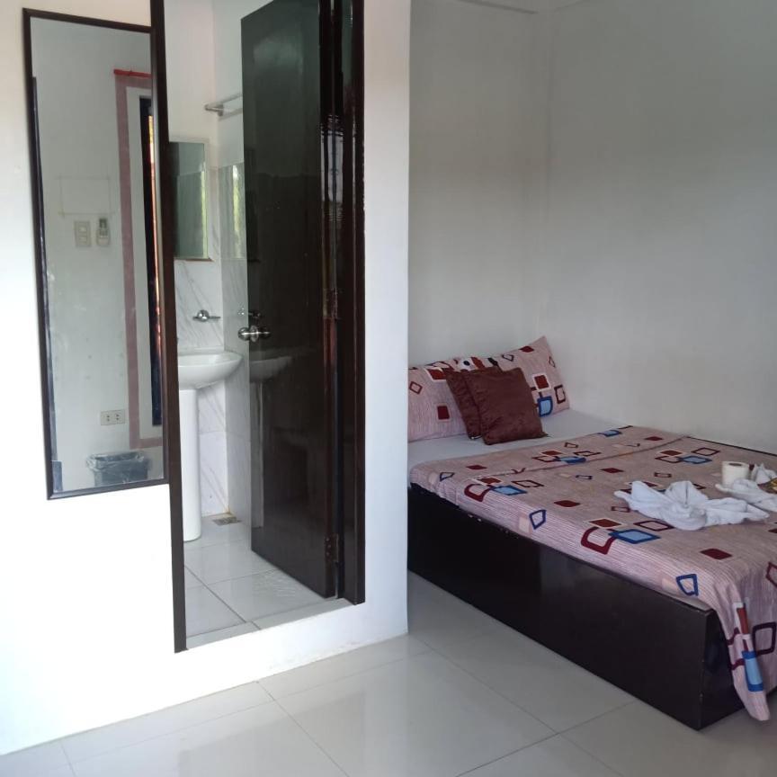 Chelle'S Apartelle-Inn Ел Нидо Екстериор снимка